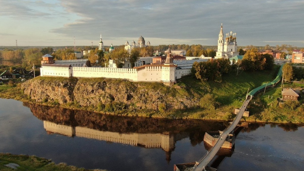 кремль отражается в воде.jpg